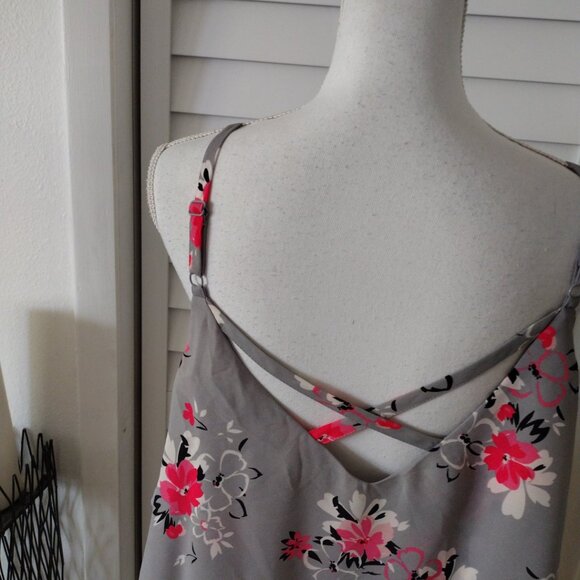 Torrid Gray Floral Tank Top with criss-cross adjustable spaghetti strap layer 1X - Picture 4 of 8